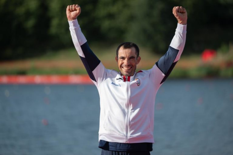 Canoagem/Mundiais: Duas medalhas de ouro levam Fernando Pimenta a novos recordes