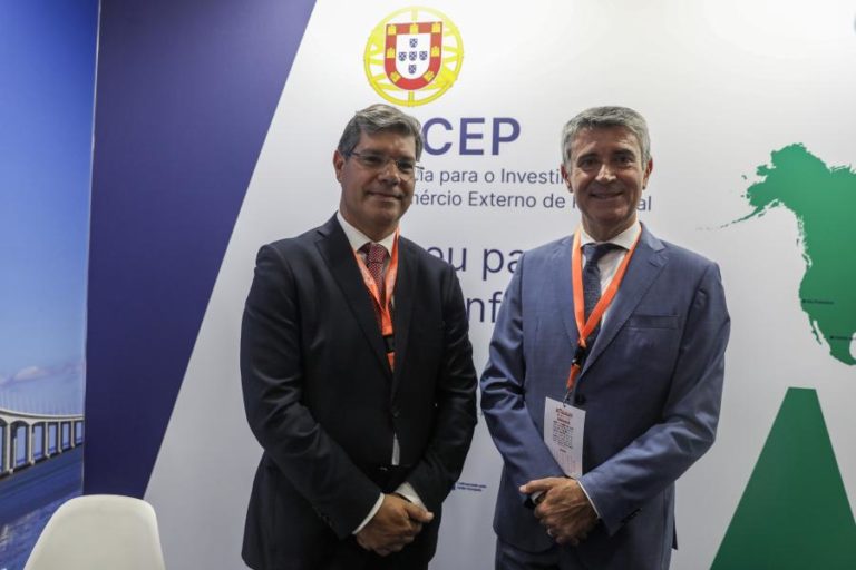 Carneiro diz que Governo está a “meio caminho” de o PS poder olhar para o Orçamento