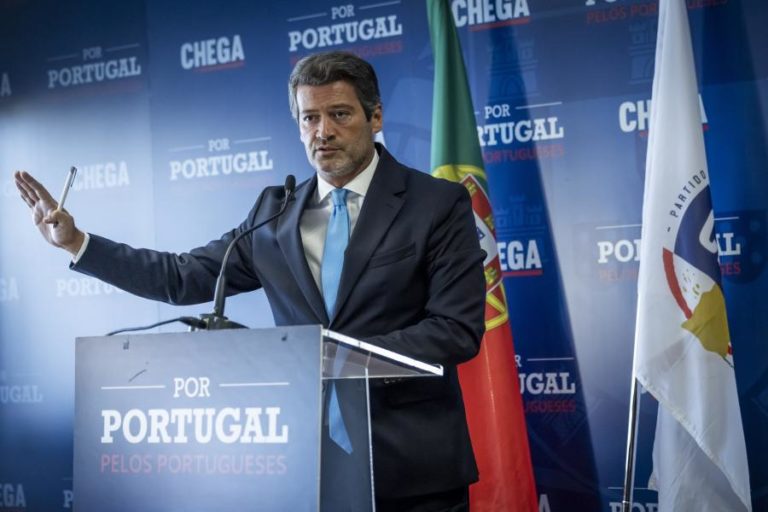 Chega reúne órgãos do partido hoje e terça para “decisão final” sobre moção de censura