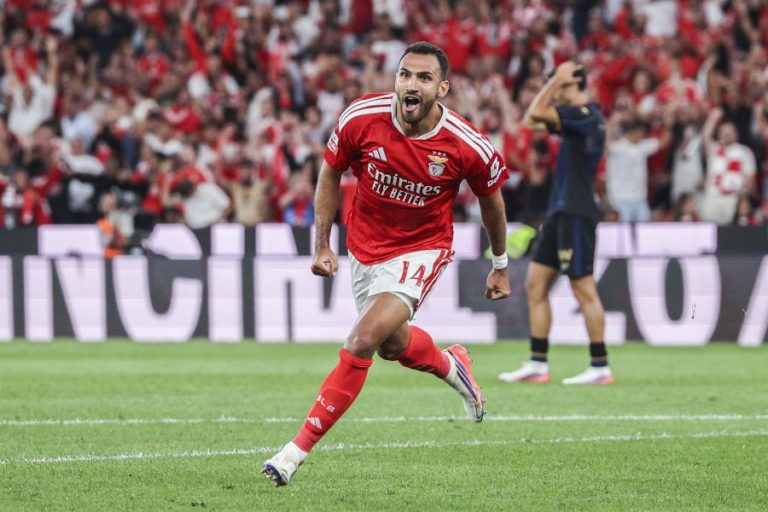 I Liga: Benfica vence Estoril Praia e sobe ao quinto lugar