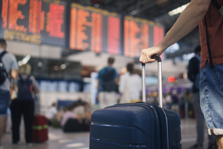 Viagens de canadianos para os Estados Unidos caem no final de 2025