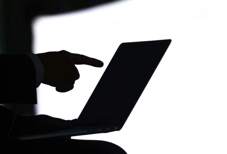 Mais de 20 milhões de crianças foram alvo de abusos sexuais através na internet em 2025