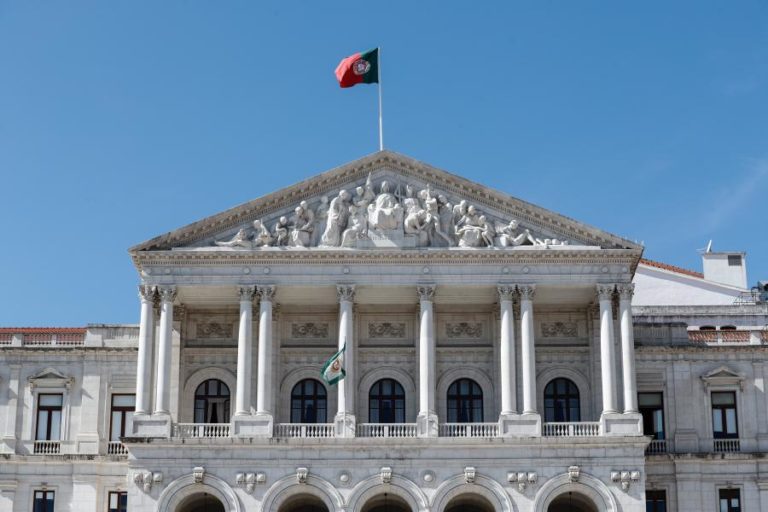 Comissão permanente confirma plenário na 3.ª feira para debater e votar moção do Chega