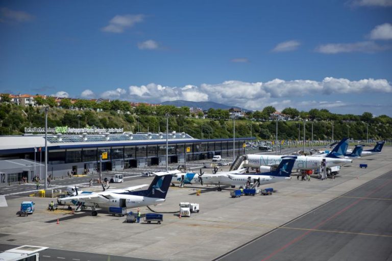 Número de desembarques em aeroportos nos Açores baixa pelo oitavo mês consecutivo
