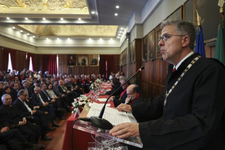 Bastonário dos Advogados alerta para sinais de regressão dos direitos das mulheres