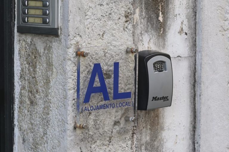Bruxelas propõe que alojamento local só seja limitado na UE se agravar pressão na habitação