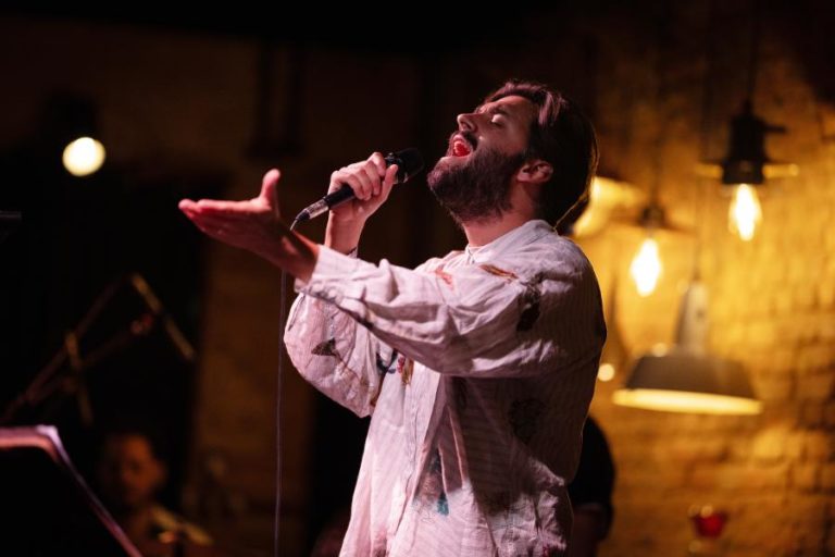 Salvador Sobral regressa ao Spotify “Golias demasiado forte para enfrentar sozinho”