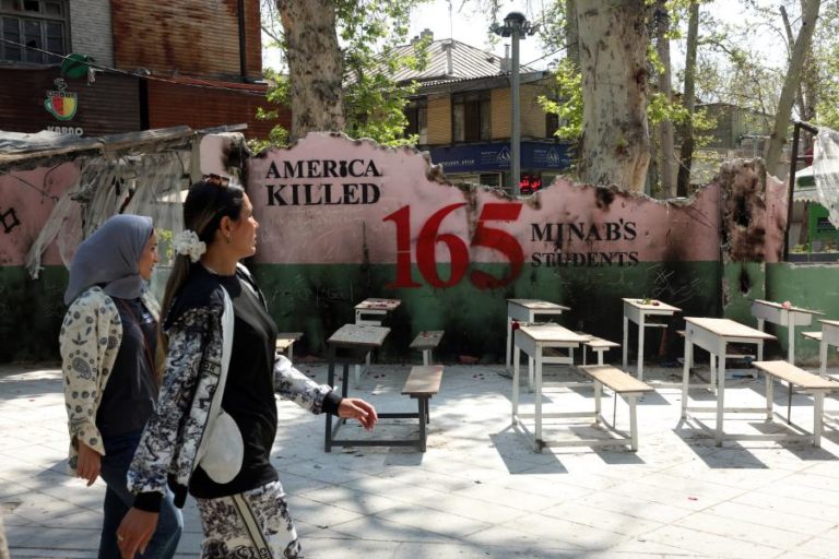 Comissão da ONU aponta crimes de guerra dos EUA nos ataques a escola e complexo desportivo iranianos