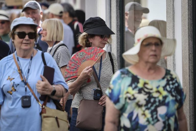 Onze distritos sob aviso amarelo quinta e sexta-feira devido ao calor