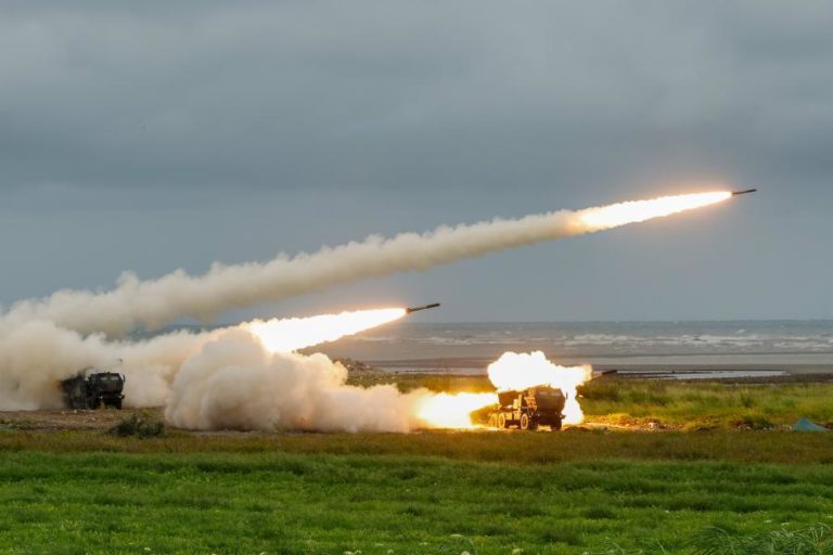 Suécia vai comprar sistemas de lançamento de foguetes Himars aos EUA por 630 MEuro