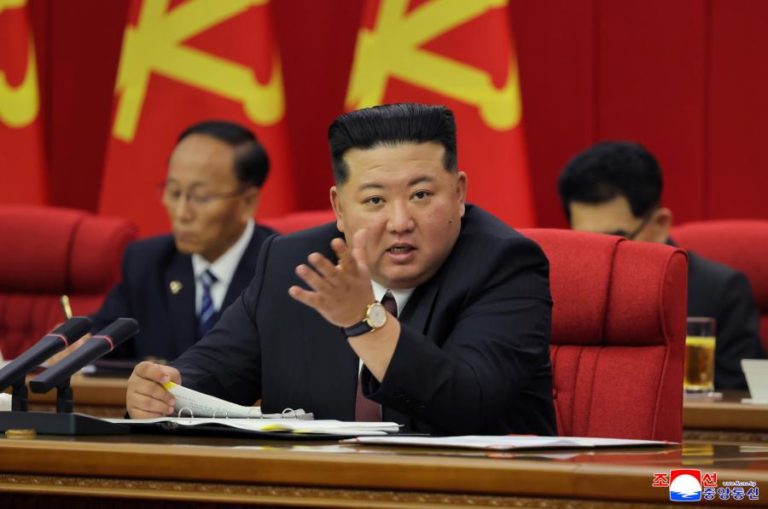 Coreia do Norte promete apoio “inabalável” à Rússia em “guerra sagrada” contra a Ucrânia