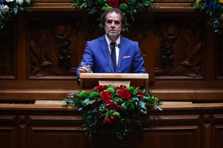 Albuquerque critica “ruído político constante” e diz que Governo da AD comunica mal