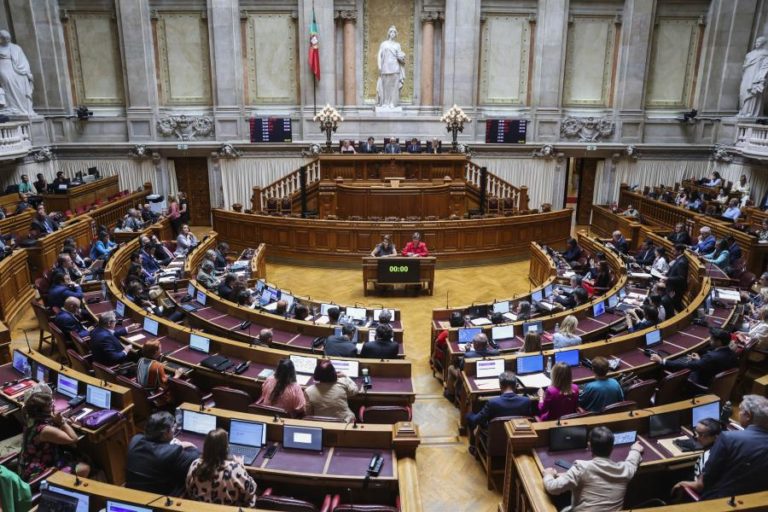 Parlamento debate e vota hoje moção de censura do Chega