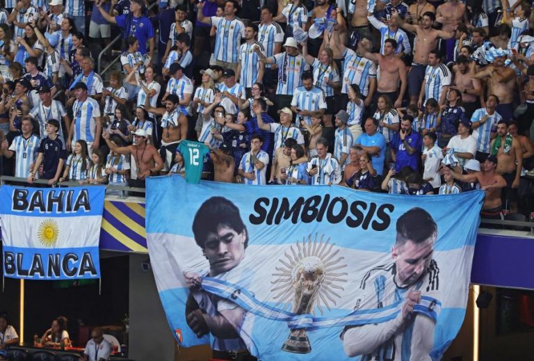 Jogos da próxima jornada na Argentina param ao minuto 10 para homenagear Messi