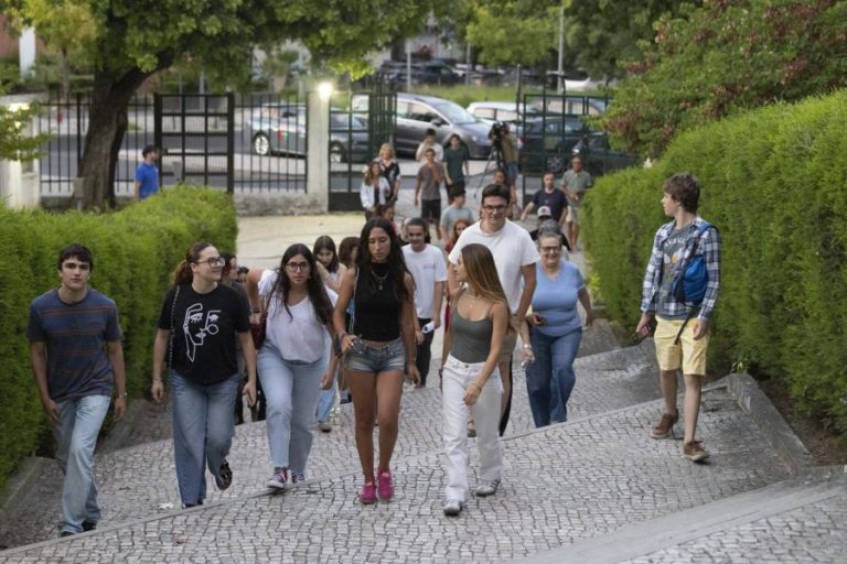 Alunos tiveram piores notas na época extraordinária dos exames nacionais