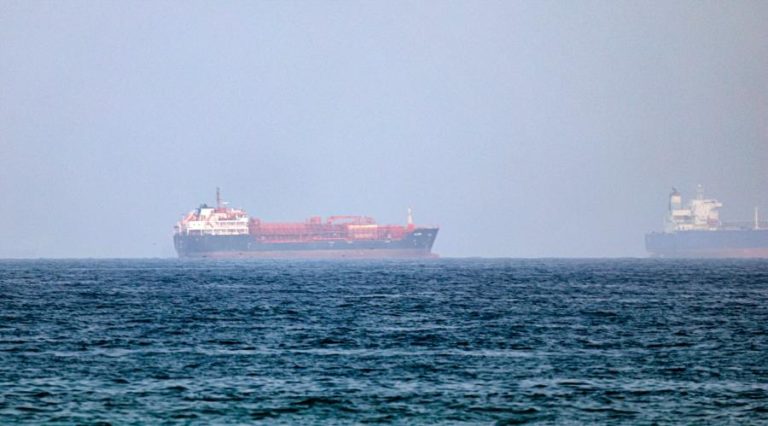EUA anunciam destruição de três petroleiros da Guarda Revolucionária do Irão