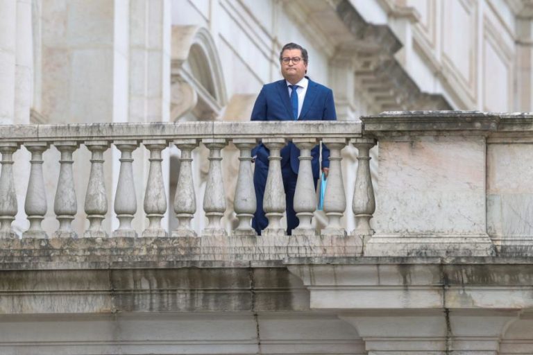Governo chama parceiros sociais com proposta orçamental para 2027 na agenda