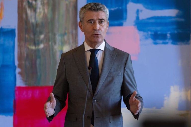 Carneiro diz que PM não deve dar “razões” para “efeitos pirotécnicos” do Chega sobre MAI