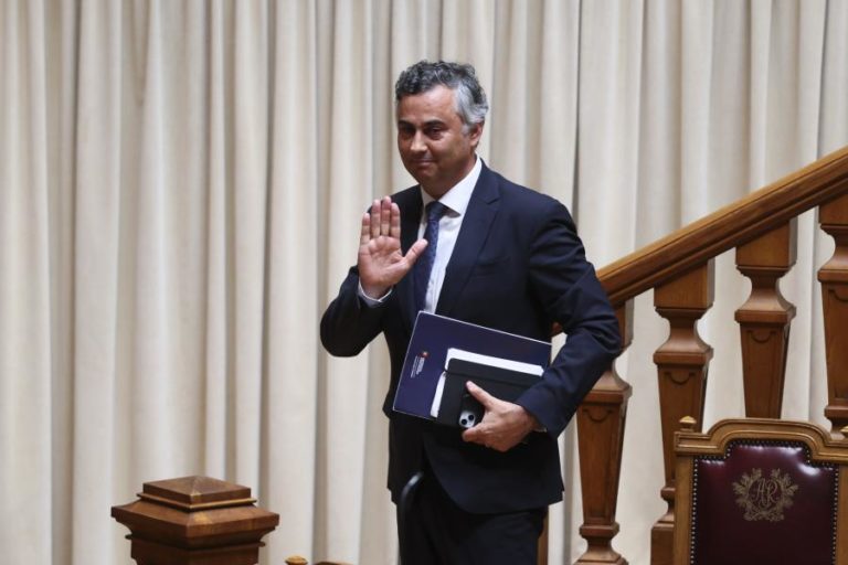Ministro da Educação e ex-ministro vão ao parlamento explicar maus resultados dos alunos no PISA