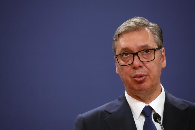 Presidente sérvio vai concorrer a primeiro-ministro nas eleições antecipadas