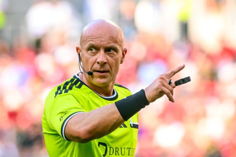 Polaco Szymon Marciniak vai arbitrar o jogo entre FC Porto e Manchester City
