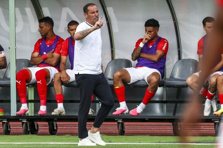 Petit quer Santa Clara com pés “bem assentes na relva” frente ao Rio Ave