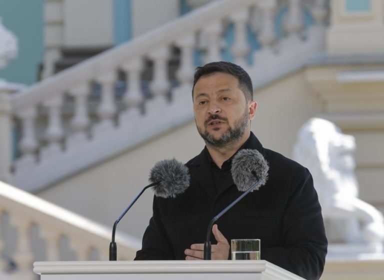 Zelensky avisa companhias aéreas que sobrevoar a Rússia será perigoso devido aos drones