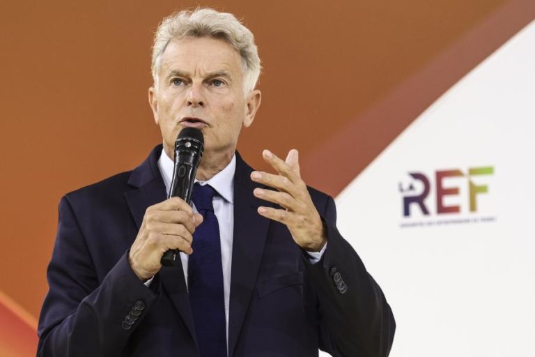 Líder do Partido Comunista Francês anuncia candidatura às presidenciais de 2027