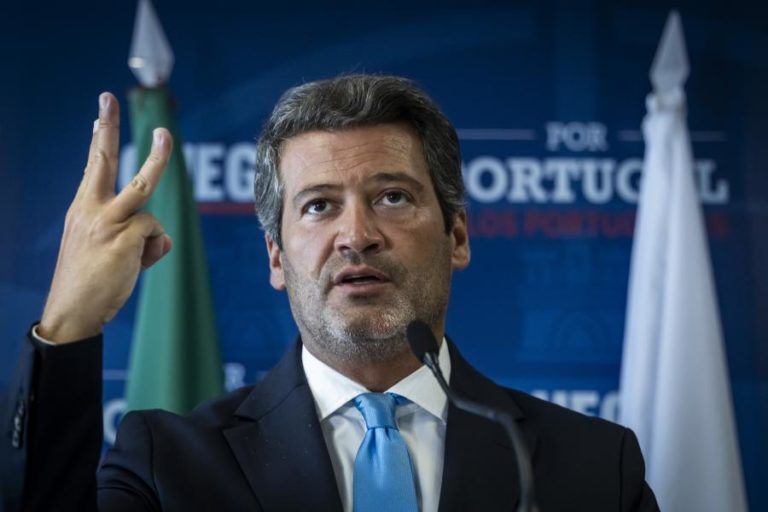Chega anuncia esta tarde decisão sobre moção de censura ao Governo