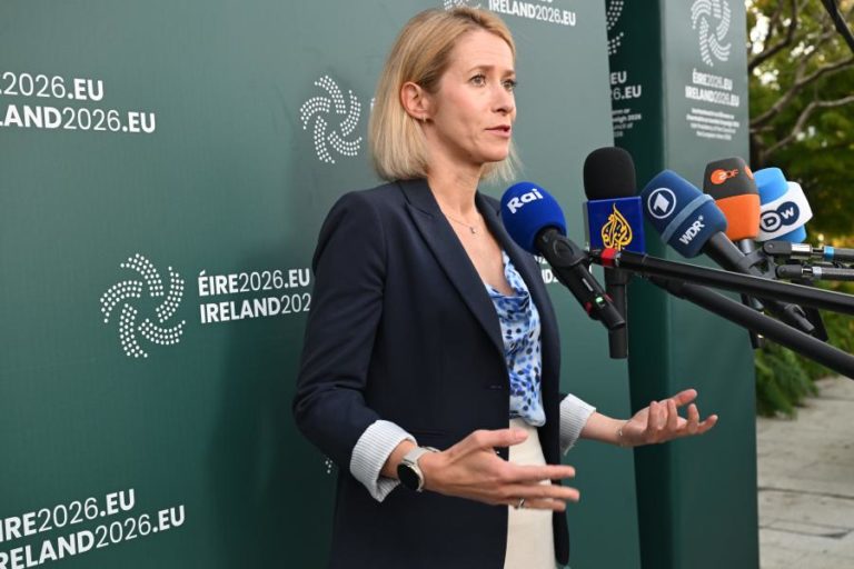 UE com “apoio amplo” para restringir vistos turísticos para russos — Kallas