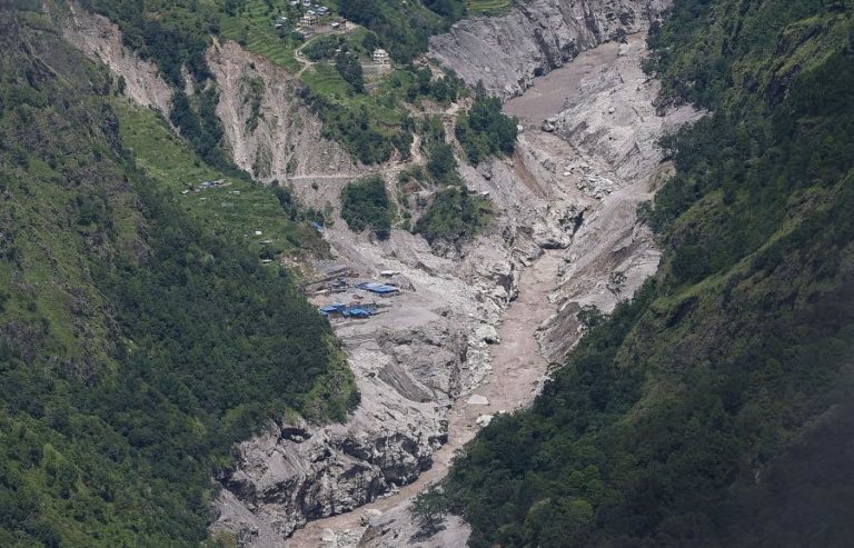Katmandu e China elevam para 1.225 número de mortos uma semana após cheias