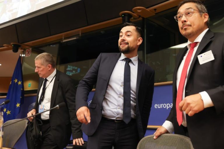 Gronelândia avisa no Parlamento Europeu que acabaram os tempos de “tomar um país”