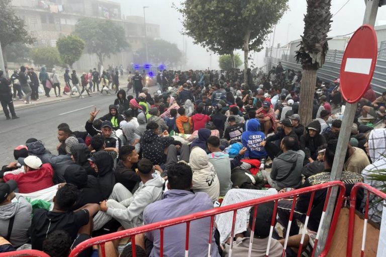Ceuta: Moradores voltam às ruas desta vez contra centros de detenção para migrantes