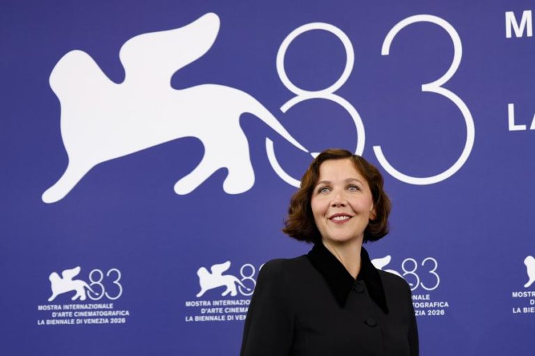 Atriz Maggie Gyllenhaal reconhece “problema sistémico” para mulheres que fazem cinema