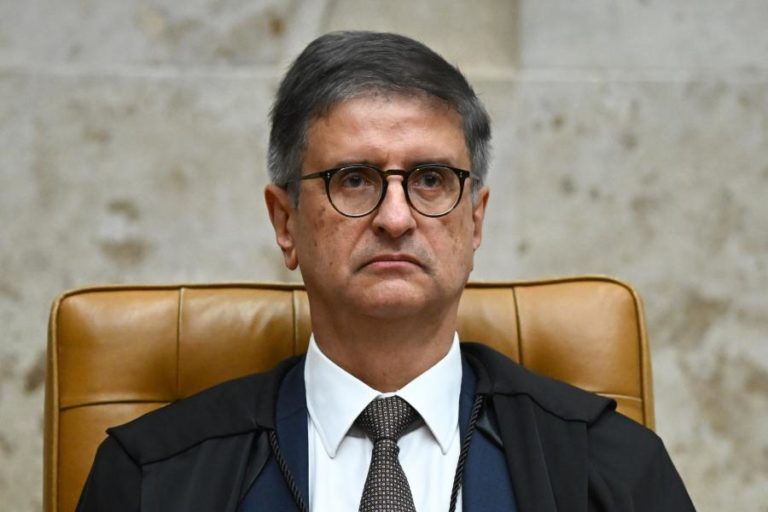 Polícia pede a procurador-geral do Brasil que se afaste de investigação em que é mencionado