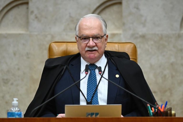 Presidente do STF brasileiro promete resposta à crise sem precedentes na Justiça
