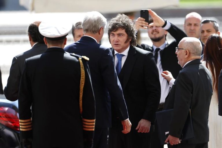 Milei ameaça empresas que operem nas Malvinas e anuncia base naval no sul da Argentina