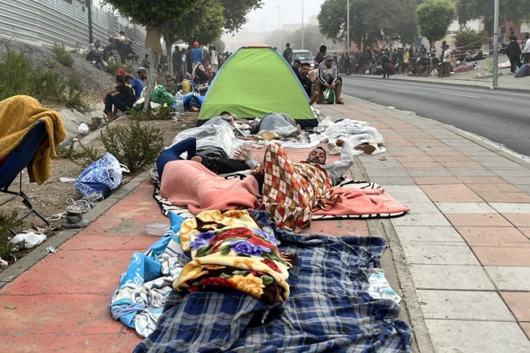 Cerca de 13.000 migrantes continuam em Ceuta – governo local