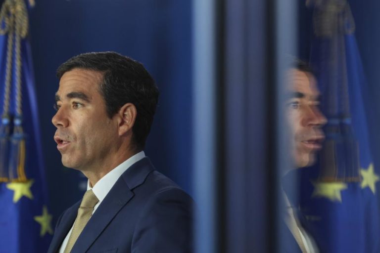 Ministro diz que trabalhadores “não querem” voltar atrás nas regras de governação na Lusa
