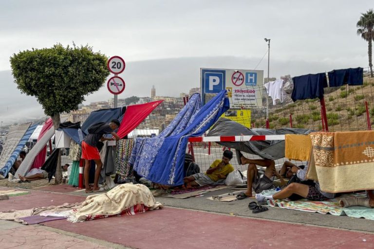 Governo de Ceuta considera um grave erro utilizar o porto para acolher migrantes
