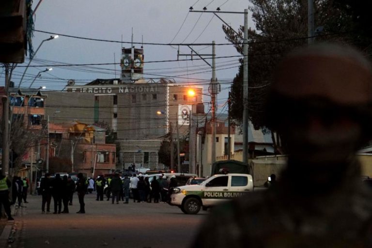 Polícia confirma dois mortos e sete desaparecidos em explosão num quartel na Bolívia