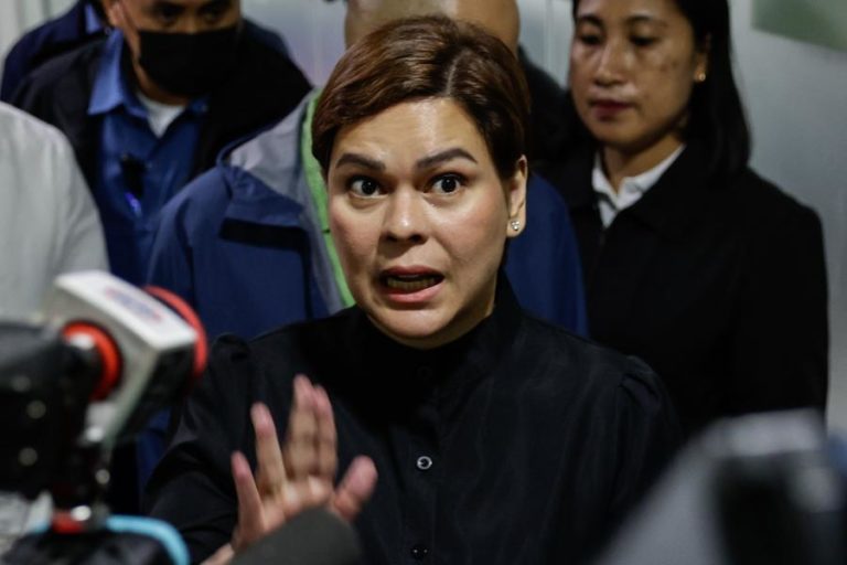 Vice-presidente filipina paga fiança após detenção por ameaças a chefe de Estado