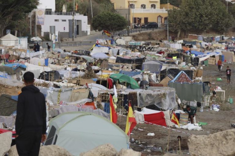 Ceuta: Vários incêndios destruíram 42 tendas de migrantes e oito viaturas