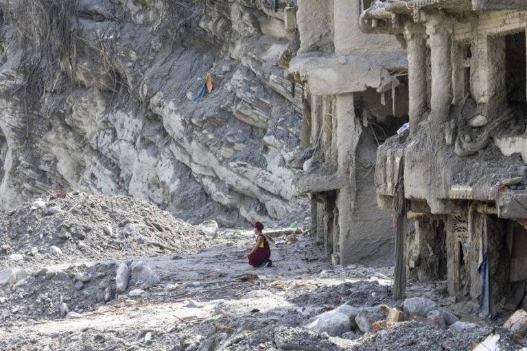 Nepal: Governo quer usar fundos não reembolsáveis para a reconstrução do país