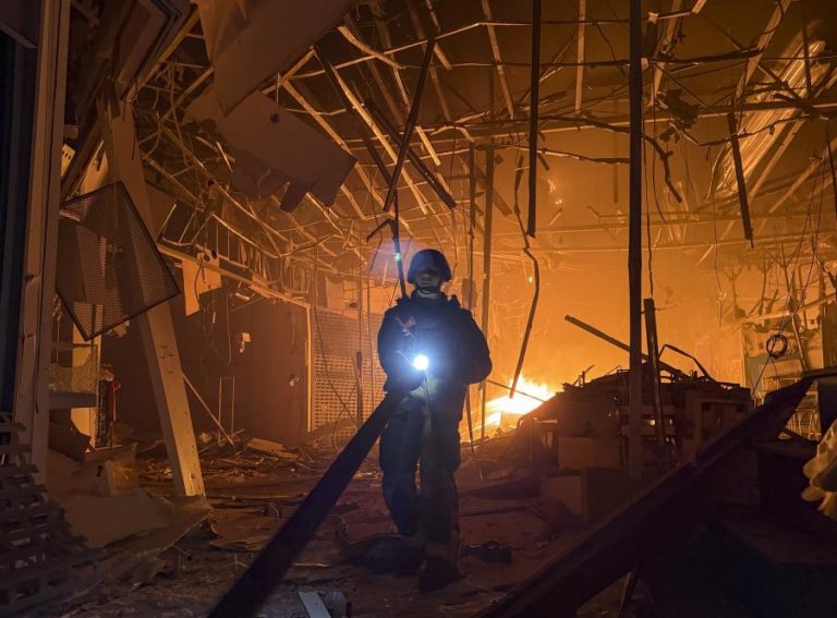 Rússia retoma ataques sobre Kiev após três dias de suspensão
