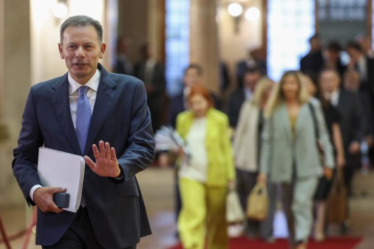 Primeiro-ministro anuncia suplemento para pensionistas e alívio do IRS até sexto escalão