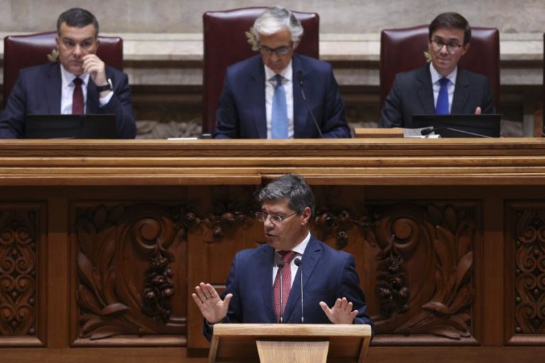 PS marca debate de urgência sobre custo de vida para 6.ª feira no parlamento