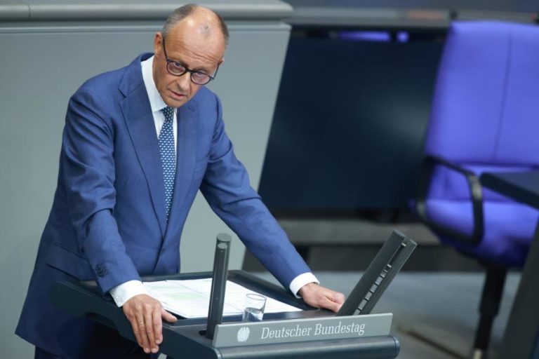 Chanceler alemão cético quanto a eventual proibição de partido de extrema-direita