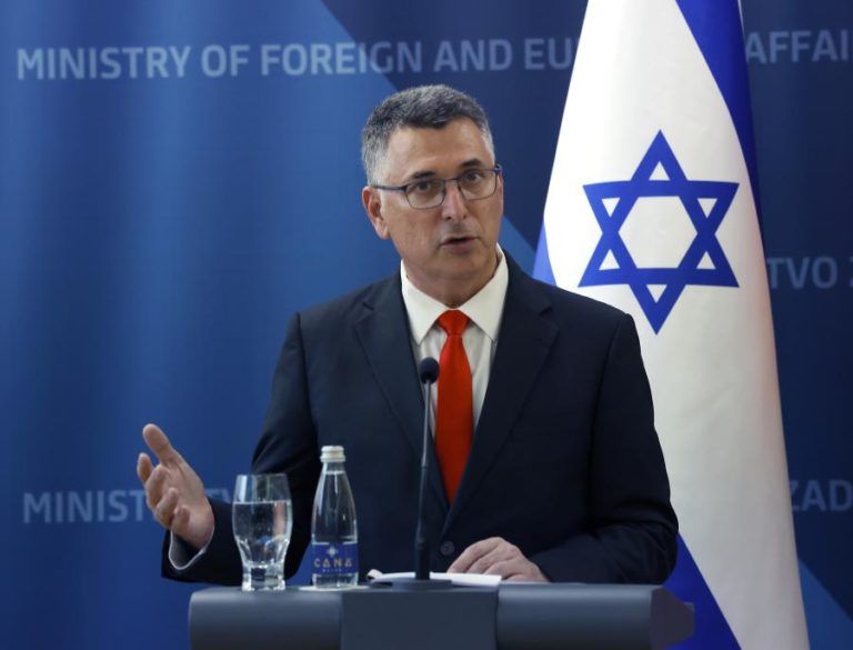 MNE israelita afasta plano para expulsar habitantes de Gaza