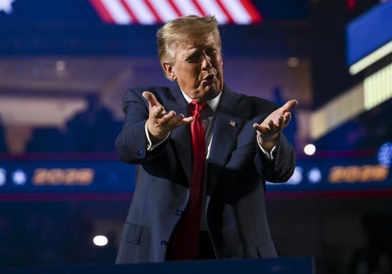 Trump adverte eleitores que irão “para o inferno” se não votarem nas intercalares